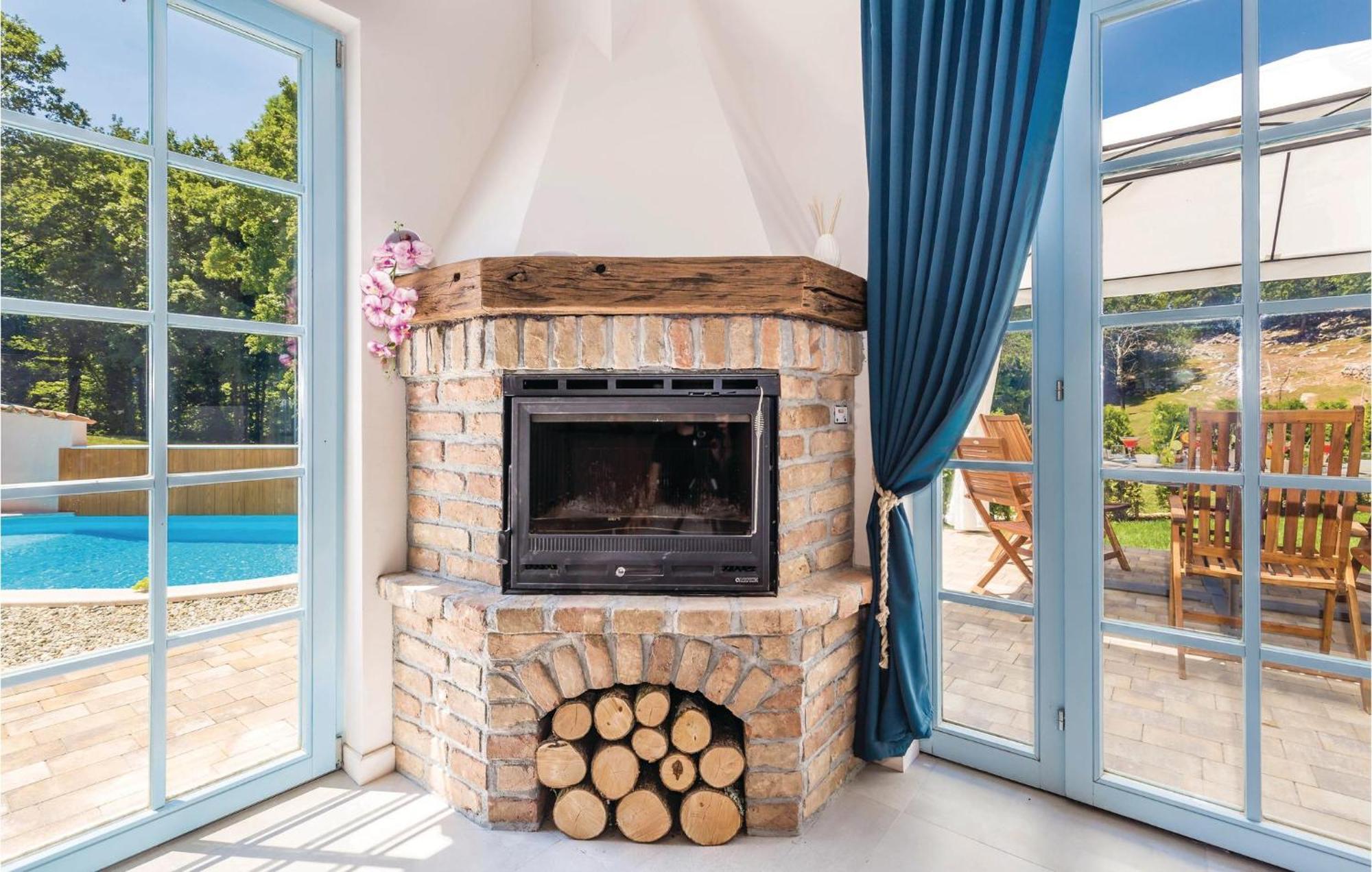 Stunning Home In Jurdani With Wifi Mucici Kültér fotó