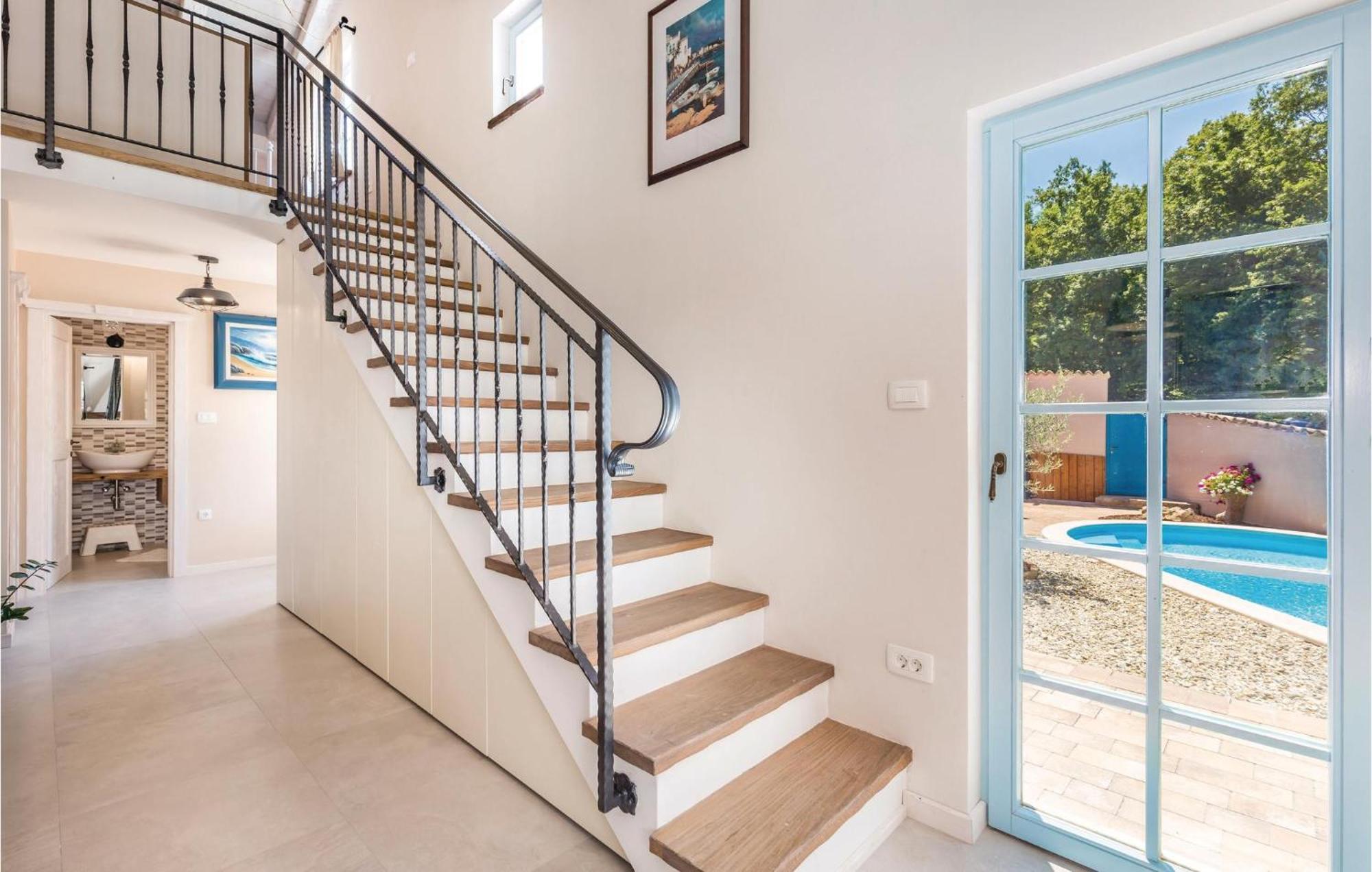 Stunning Home In Jurdani With Wifi Mucici Kültér fotó