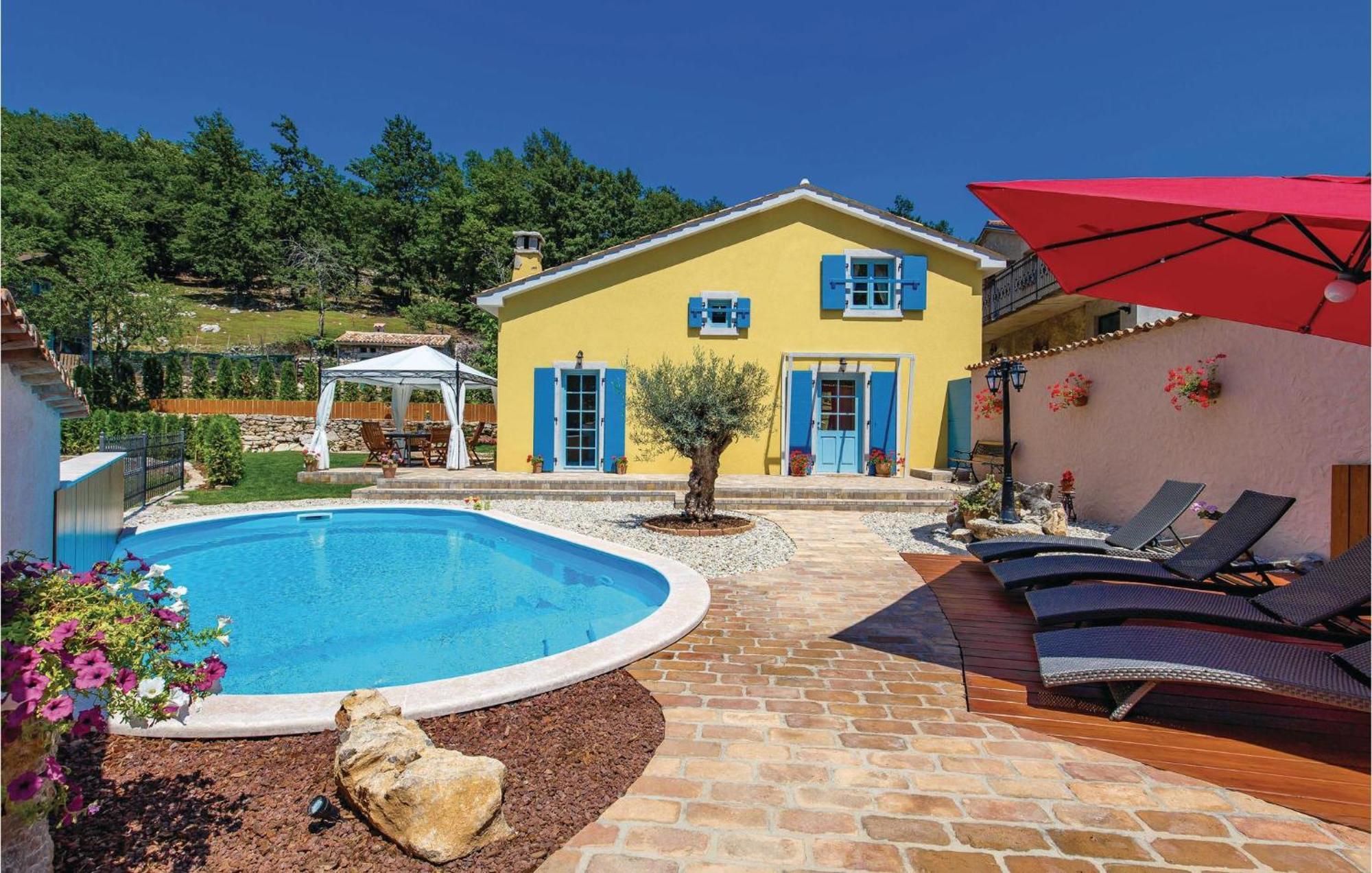 Stunning Home In Jurdani With Wifi Mucici Kültér fotó