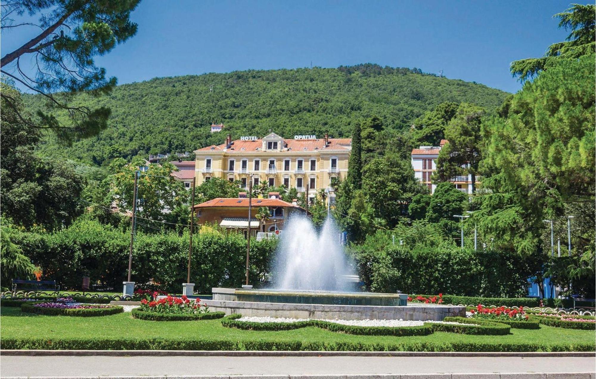 Stunning Home In Jurdani With Wifi Mucici Kültér fotó