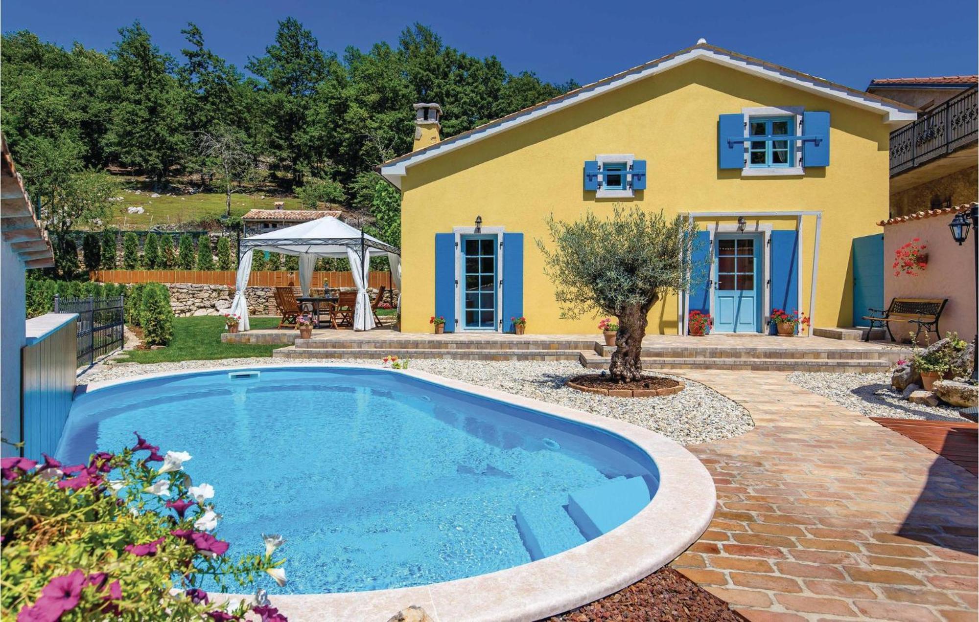 Stunning Home In Jurdani With Wifi Mucici Kültér fotó