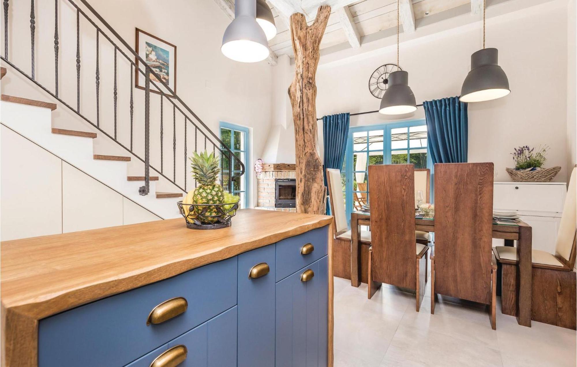 Stunning Home In Jurdani With Wifi Mucici Kültér fotó