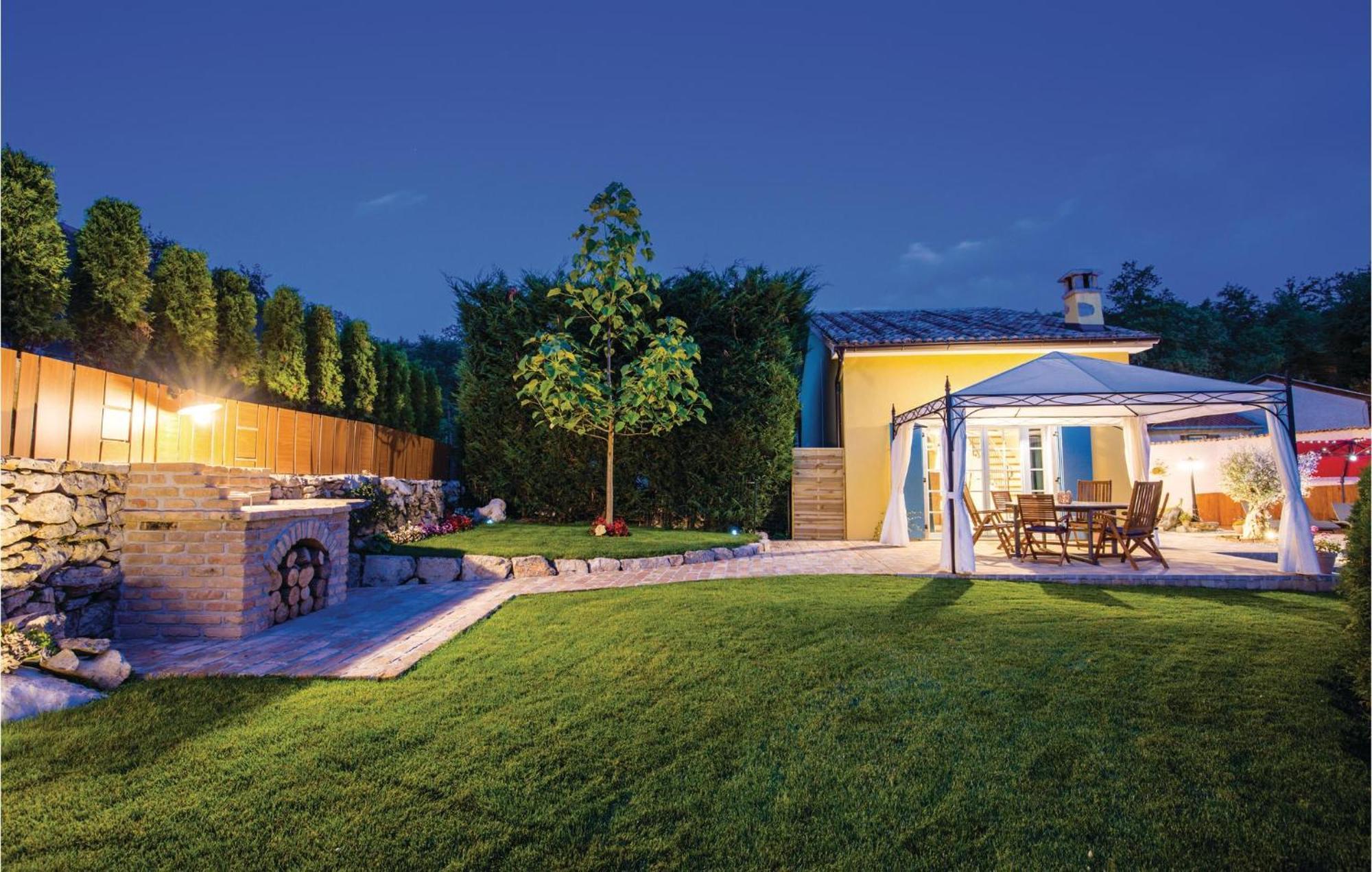 Stunning Home In Jurdani With Wifi Mucici Kültér fotó
